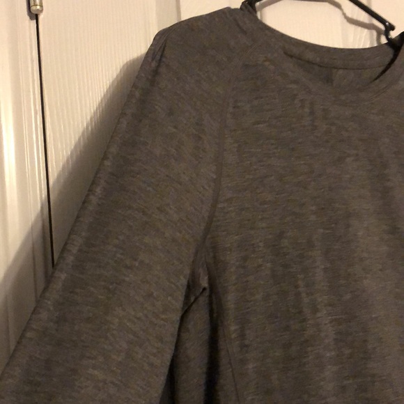 Lululemon Metal Tech Vent Long Sleeve in Charcoal - Picture 9 of 10